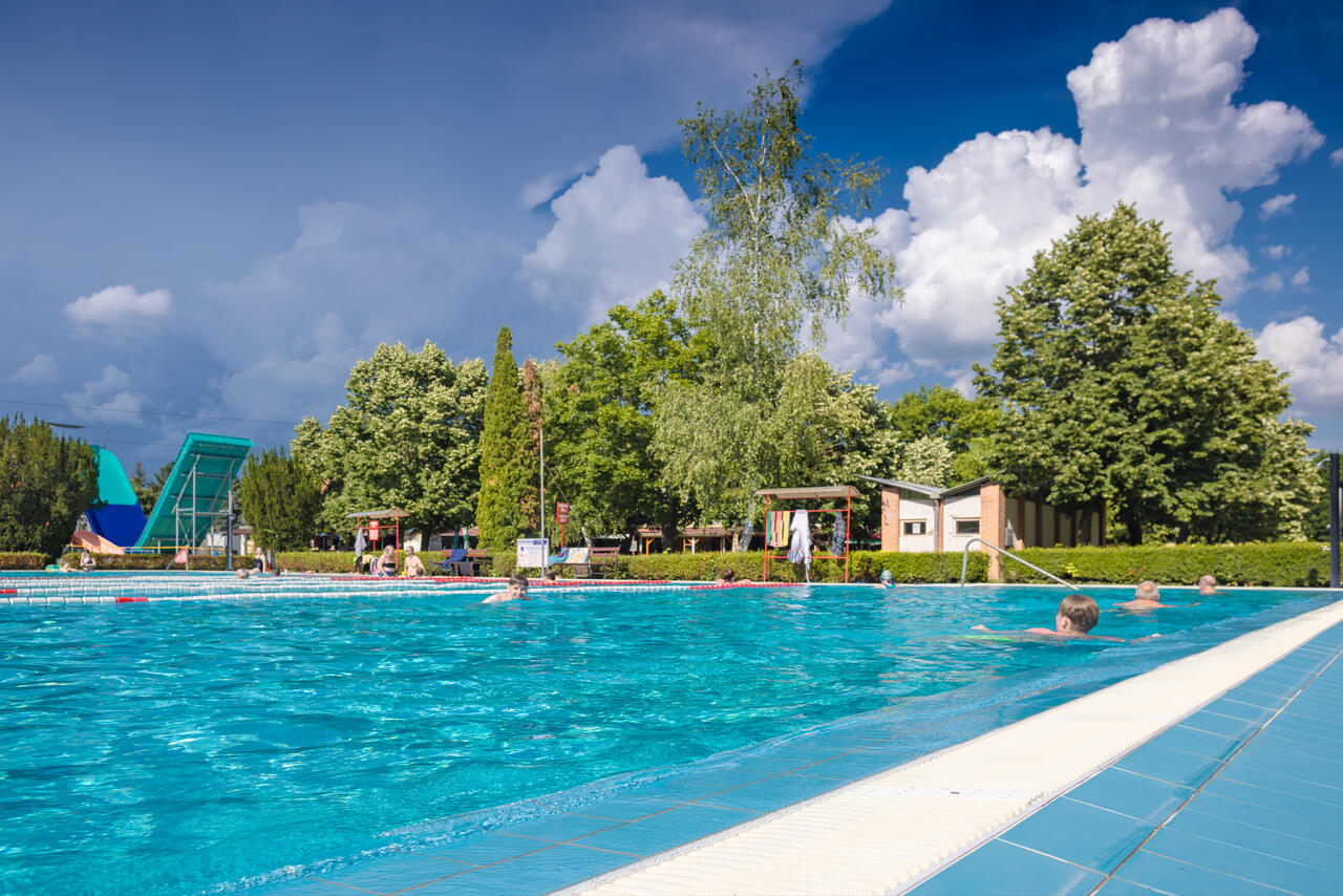 015 Baseny termalne w Bogacsu na Węgrzech wiosną © Konrad Rogoziński_Easy-Resize.com