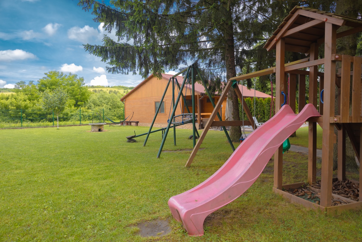 025 Apartamenty przy winnicy w Bogacsu z zewnątrz © Konrad Rogoziński